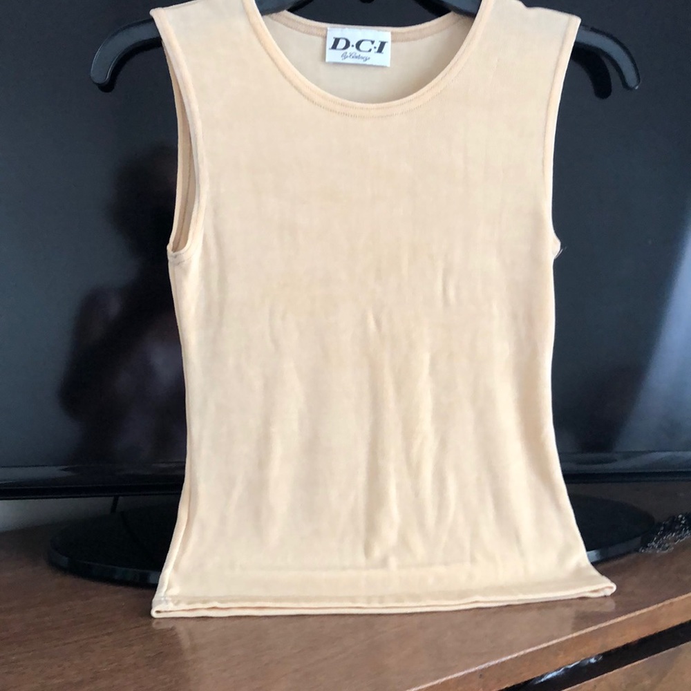 New women blouse. Smoke free home.
